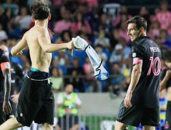 Messi Dijatuhkan Penyusup di Laga Inter Miami