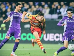 Derita Fiorentina di Polandia, Tiket 16 Besar Tetap Milik Viola