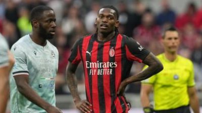 Allegri Kibarkan Bendera Putih, Milan Tersungkur 0-3 di San Siro