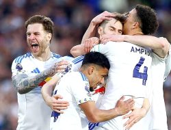 Leeds Libas Burnley 3-1, The Whites Naik ke Posisi 14