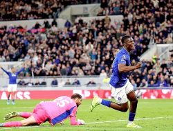 Drama Enam Gol! Everton Paksa Manchester City Gigit Jari, Harapan Juara Sirna