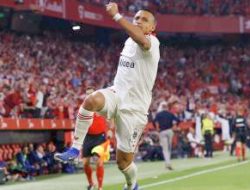 Sánchez Jadi Penyelamat, Sevilla Keluar dari Zona Merah