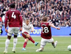 Arsenal Selangkah Lagi Juara Premier League