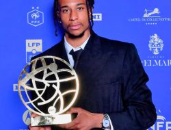 Olise Kudeta Mbappé di Malam Gala UNFP, Dembélé Tegaskan Dominasi di Prancis