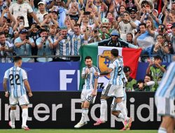 Messi Menangis Usai Cetak Hat-trick, Samai Rekor Klose di Piala Dunia