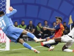 Yamal dan Oyarzabal Pimpin Pesta La Roja! Spanyol Hancurkan Arab Saudi 4-0