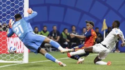 Yamal dan Oyarzabal Pimpin Pesta La Roja! Spanyol Hancurkan Arab Saudi 4-0