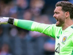 Craig Gordon Pecahkan Rekor Ronaldo, Jadi Pemain Tertua di Piala Dunia