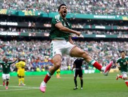 Tiga Kartu Merah Warnai Laga Pembuka, Meksiko Bekuk Afrika Selatan 2-0
