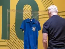 Jersey Final Piala Dunia 1958 Milik Pelé Laku Rp80 M