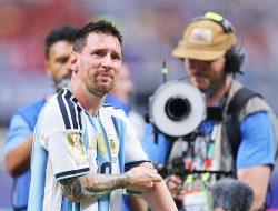 Messi Menangis karena Gagal Penalti