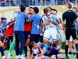 Final Piala Dunia Diwarnai Kericuhan, Paredes Dikartu Merah usai Pukul Eric Garcia
