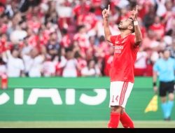 Pavlidis Hattrick, Benfica Pesta Lima Gol