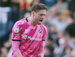 Gila! Kiper Millwall Gagalkan Empat Penalti, Klub Elkan Baggott Lolos ke Putaran Kedua Carabao Cup