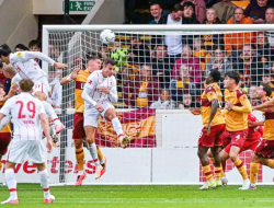 Freiburg Comeback, Motherwell Tumbang 1-3 di Fir Park