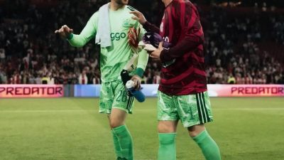 Maarten Paes Tampil Gemilang, Ajax Lolos ke Babak Berikutnya Liga Europa
