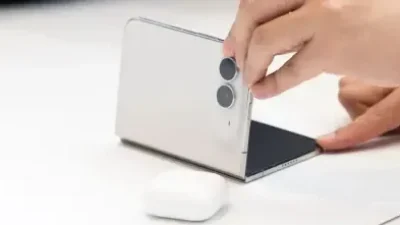 iPhone Duo Vs Galaxy Z Fold8, Duel HP Lipat Mewah yang Bikin Kantong Jebol