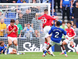 Niles Bikin Everton Selamat di Detik Terakhir, United Gagal Menang