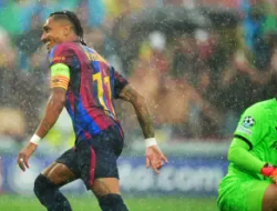 Feyenoord Dihantam Badai Gol di Camp Nou