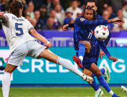 Bastoni Selamatkan Italia dari Kekalahan di Paris