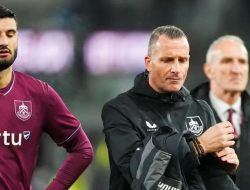 Burnley Kembali Terpuruk, Wolves Curi Kemenangan 2-1 di Kandang The Clarets