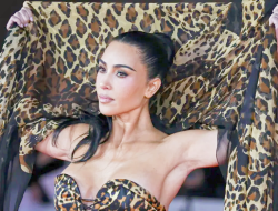 Kim Kardashian Bikin Karpet Merah Festival Film Roma Berpaling, Gaun Macan Tutul 1986 Jadi Sorotan